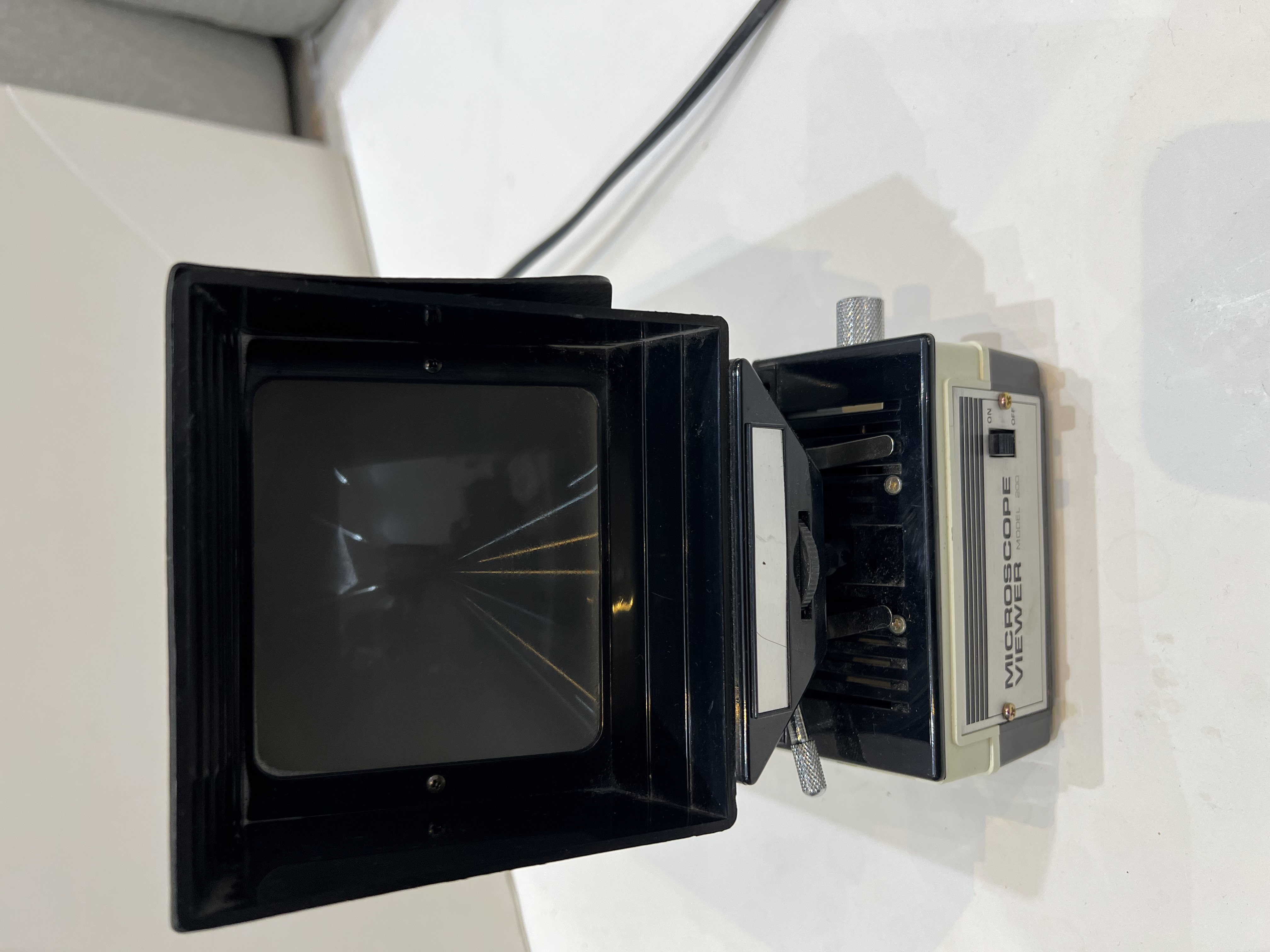 Microscope Viewer – Model 200 - 1980